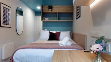 Habitación doble superior, vista a la bahía | Escritorio, espacio para trabajar con laptop y wifi gratis