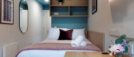 Superior Double Room, Bay View | Desk, laptop workspace, free WiFi