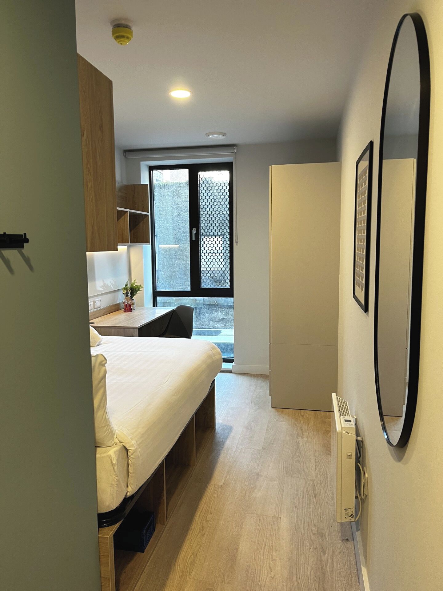 Desk, laptop workspace, free WiFi