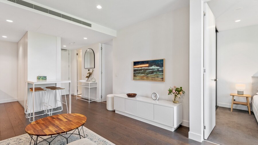 Chic 2-bed With Free Parking in South Yarra