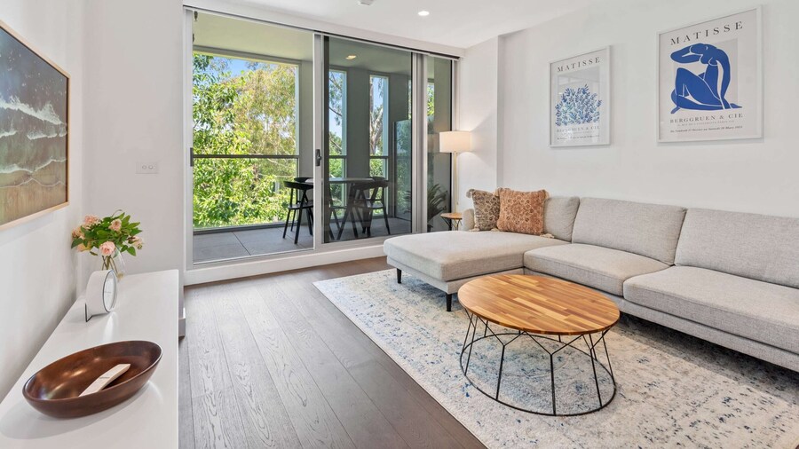 Chic 2-bed With Free Parking in South Yarra