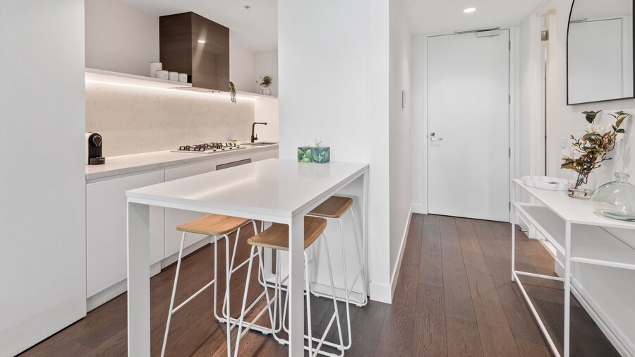 Chic 2-bed With Free Parking in South Yarra