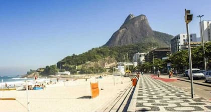 Experience Leblon: Next to the beach and across from the subway.