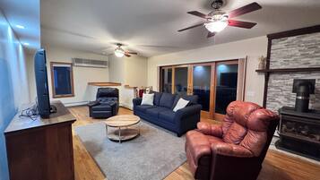 Televisie en een open haard