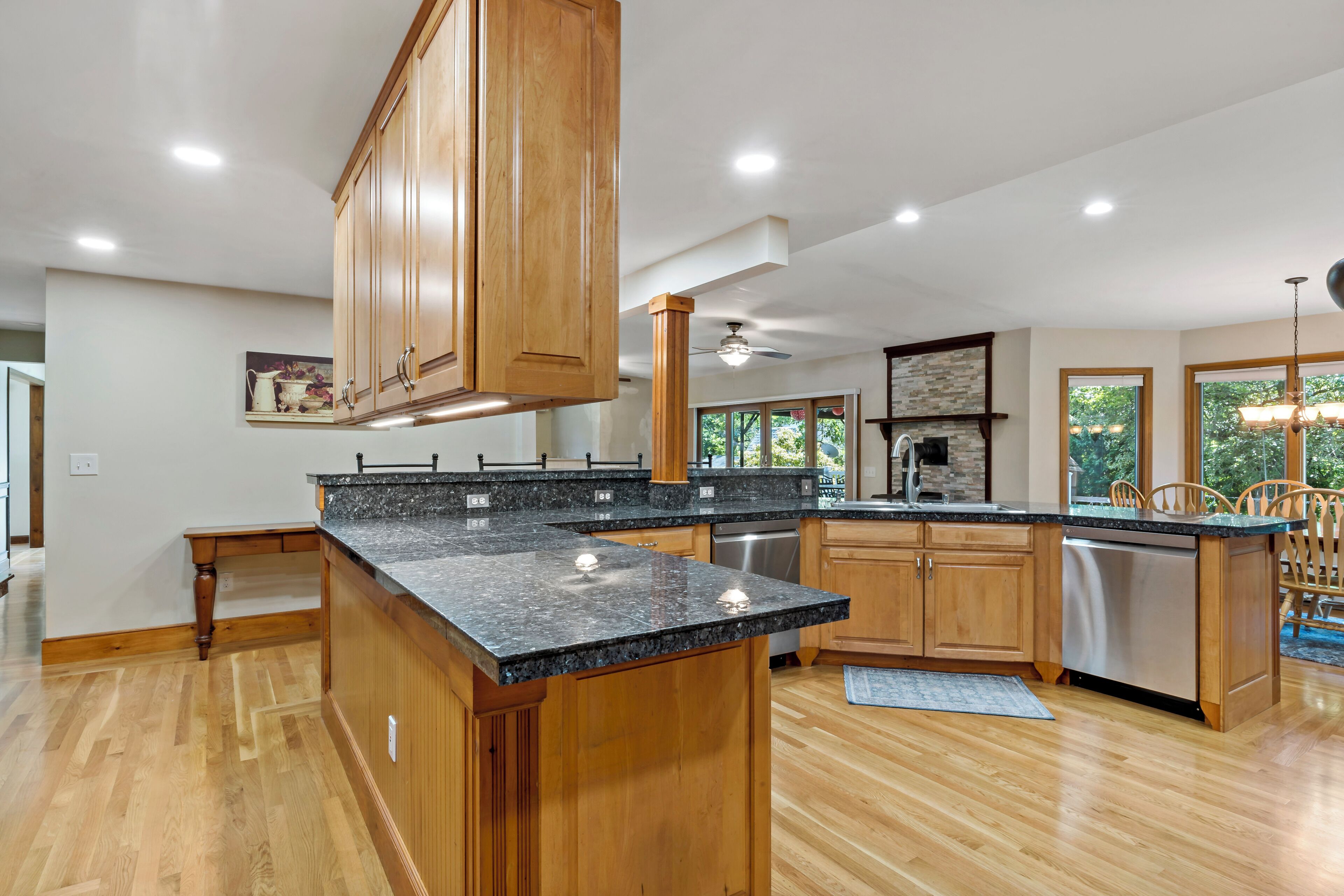 Micro-ondes, four, plaque de cuisson, lave-vaisselle