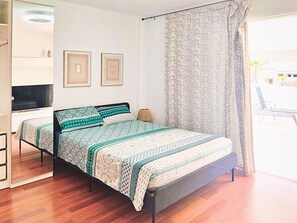 مكواة/لوح كي وواي فاي وملاءات أسرّة