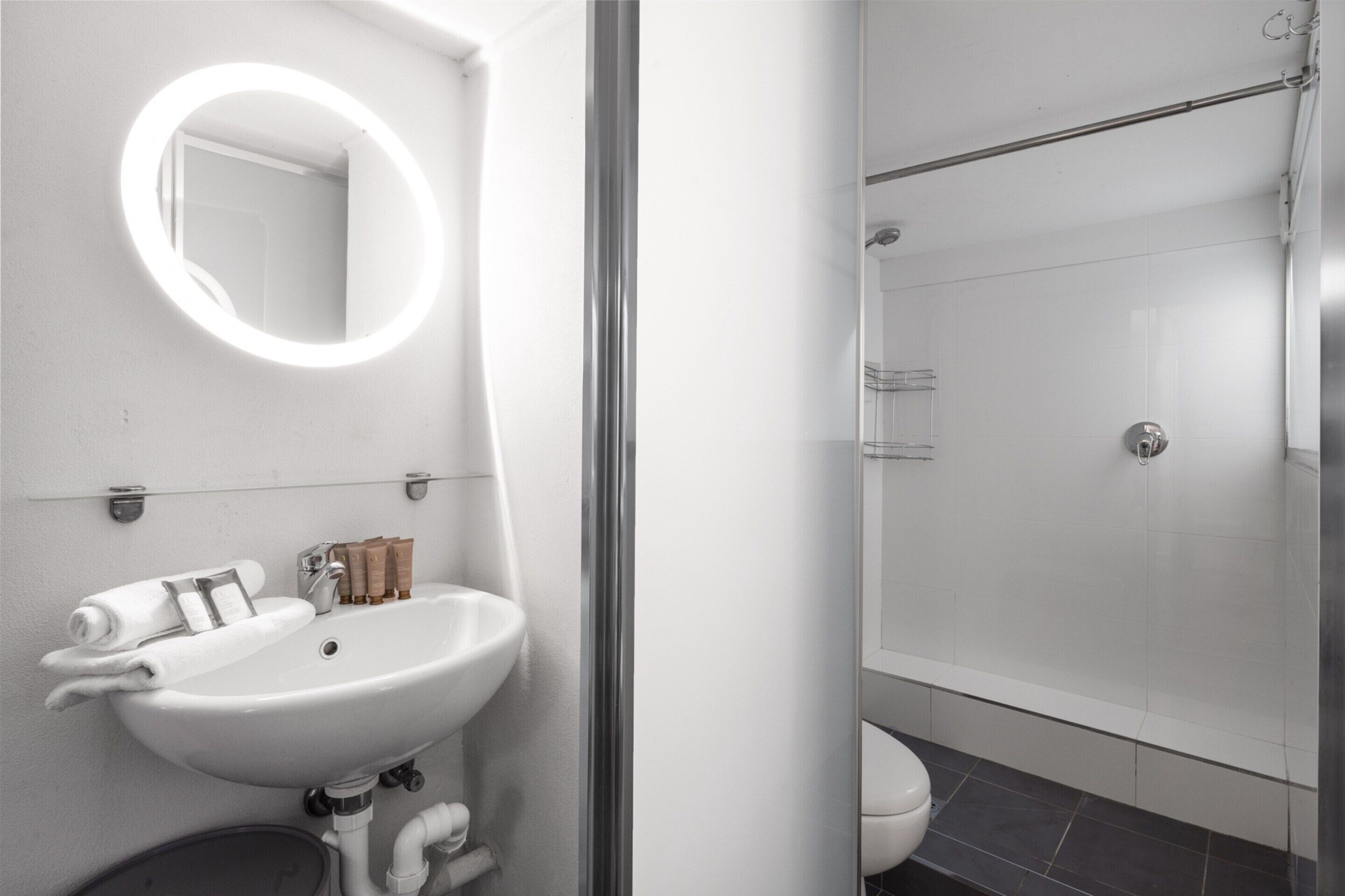 Apartment | Bathroom | Hair dryer, towels, soap, shampoo