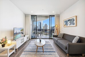 Apartment | Living room - Chic 2-bed With Rooftop Pool Overlooking the City (Brisbane)