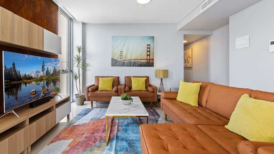 Central 2-bed With Parking & Stunning Views