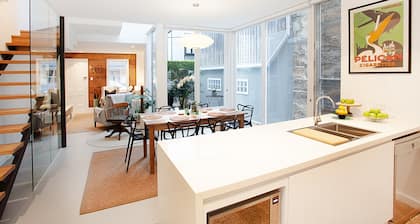 Spacious 3-bed Family House With Courtyard