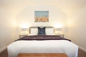 Huoneisto | 3 makuuhuonetta, kannettavalle tietokoneelle sopiva työtila