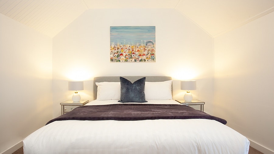 Spacious 3-bed Family House With Courtyard