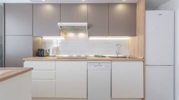 Fridge, stovetop, dishwasher, coffee/tea maker