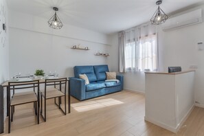 TV - Vacation Home 'Playa De Las Américas - Oceanfront' with Wi-Fi and Air Conditioning (Las Americas)