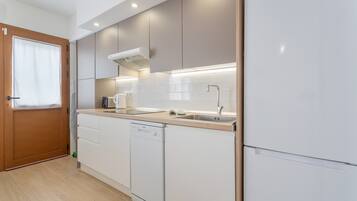 Fridge, stovetop, dishwasher, coffee/tea maker