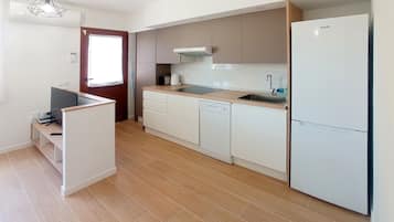 Fridge, stovetop, dishwasher, coffee/tea maker