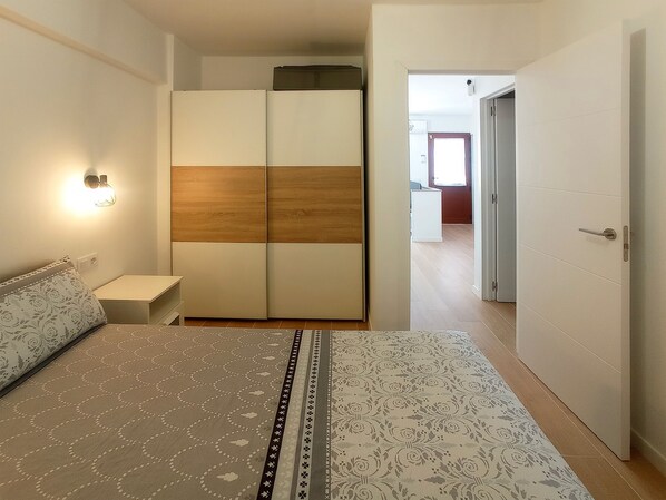 1 chambre, fer et planche à repasser, Wi-Fi, draps fournis