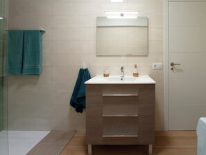 Doccia, asciugacapelli, asciugamani