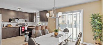 Peaceful and Spacious townhome with King Bed - 15 min from downtown Ottawa