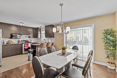 Peaceful and Spacious townhome with King Bed - 15 min from downtown Ottawa