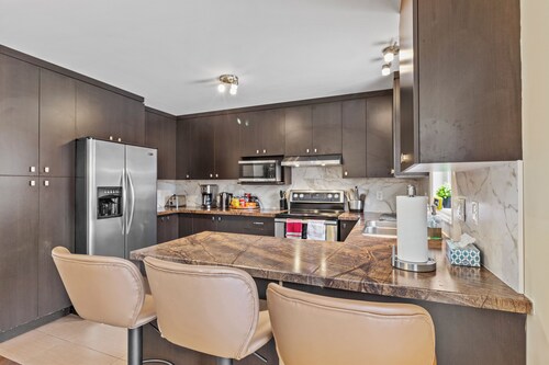 Peaceful and Spacious townhome with King Bed - 15 min from downtown Ottawa