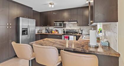 Peaceful and Spacious townhome with King Bed - 15 min from downtown Ottawa