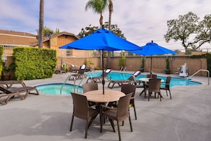 Pool - Budget-friendly Unit w/ 1 King Bed | Close to Venice Beach & Hollywood (Inglewood)