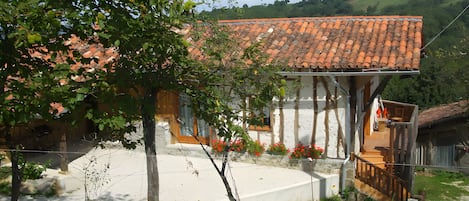 المنشأة من الخارج