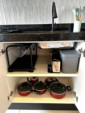 Microondas y placa de cocina