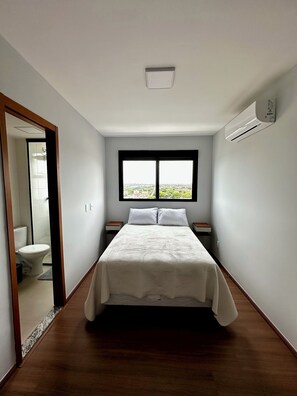 Iron/ironing board, Internet, bed sheets