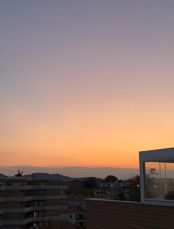 A residential area with buildings and a clear sky during sunset.