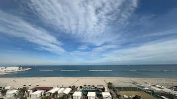 Una spiaggia nelle vicinanze