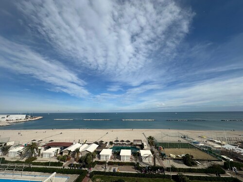 'Between Sky and Sea by Vale' Apartment with Balcony and Air Conditioning