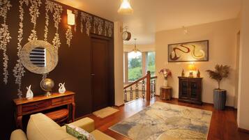 ๋๋ธ๋ฃธ | ์ฑ
์, ๋
ธํธ๋ถ ์์
๊ณต๊ฐ, ๋ฌด๋ฃ WiFi