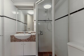 Apartment | Bathroom