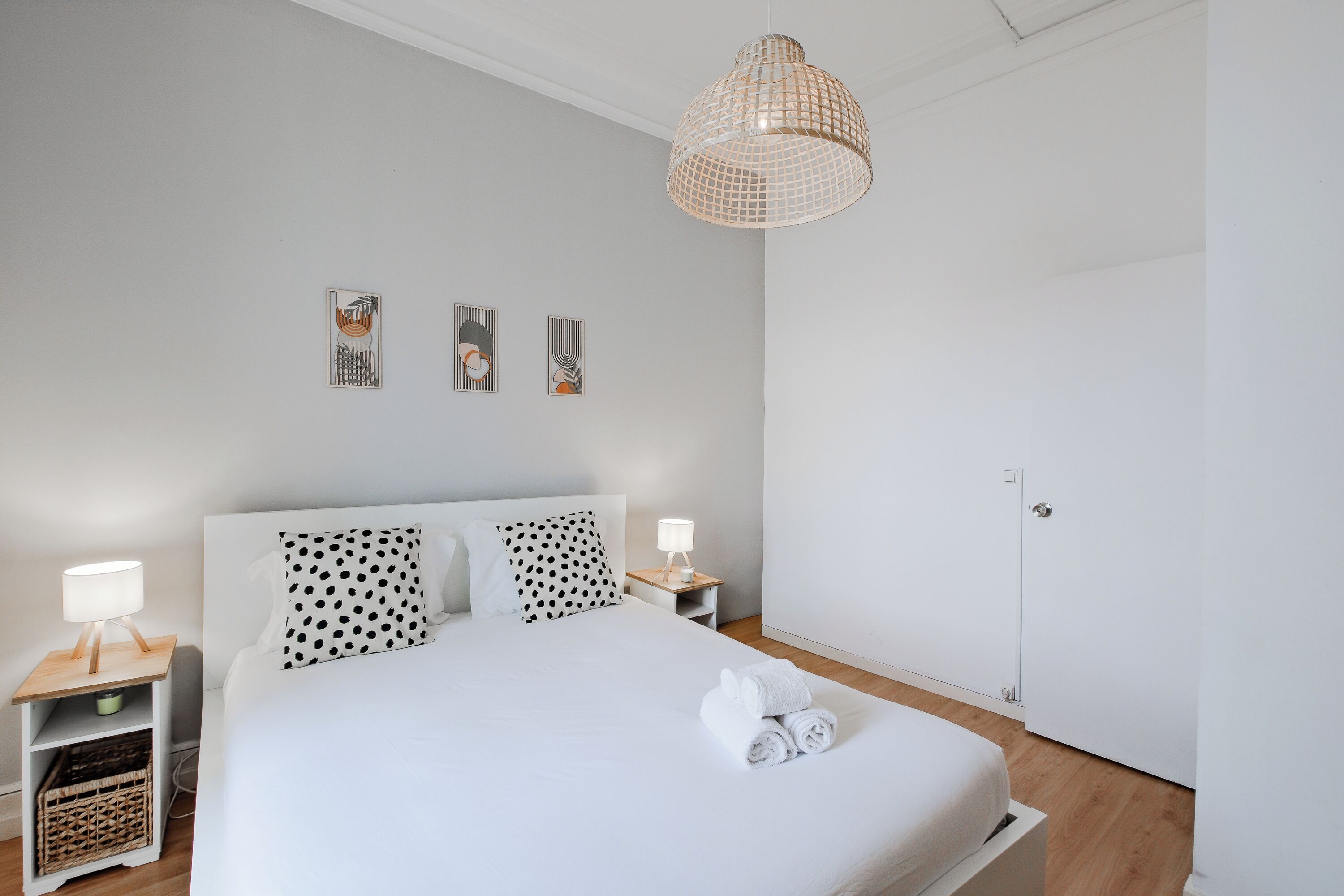 2 slaapkamers, een strijkplank/strijkijzer, internet, beddengoed