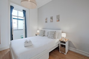 2 bedrooms, iron/ironing board, internet, bed sheets