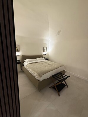 1 bedroom, WiFi, bed sheets - Duomo 109 -Duomo 109 - Your Retreat in the Heart of Naples (Napoli)