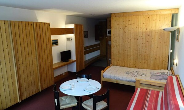 Room - Apartment in Arc 1600 by Ski Lifts (Bourg-Saint-Maurice)