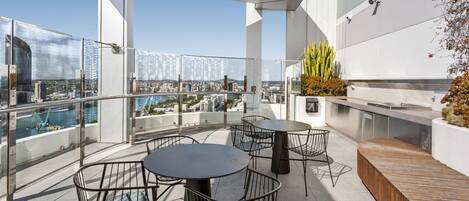 Apartment | Outdoor dining