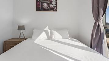 Departamento | 1 habitación, tabla de planchar con plancha y ropa de cama