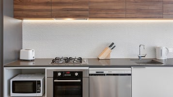 Apartment | Private kitchen | Cookware/dishes/utensils