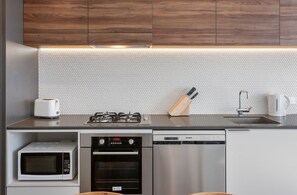 Apartment | Private kitchen | Cookware/dishes/utensils