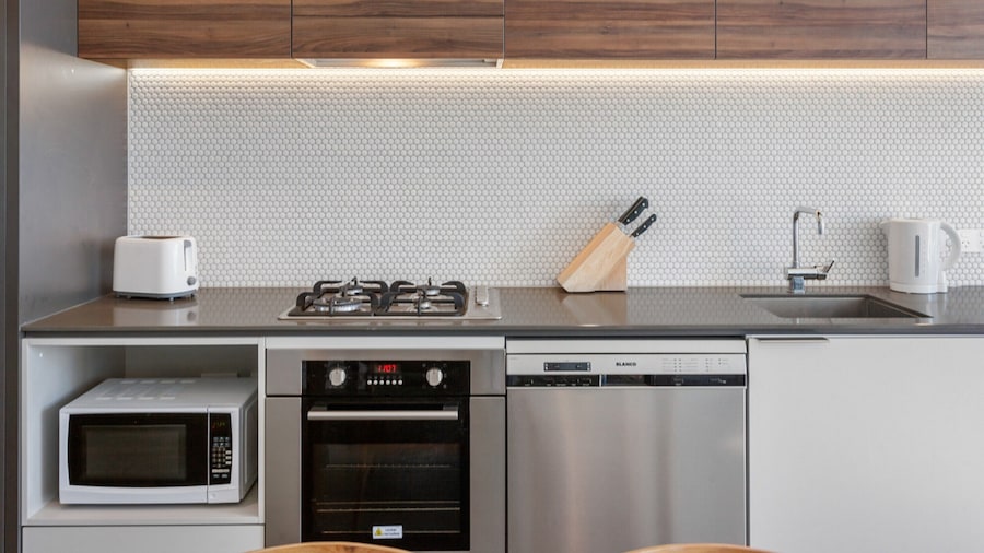 River-view Unit With Rooftop Pool Near Museums