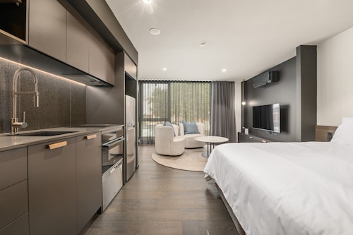 Braddon Studio With BBQ Area