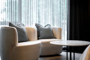Apartment | Living room - Braddon Studio With BBQ Area (Canberra)