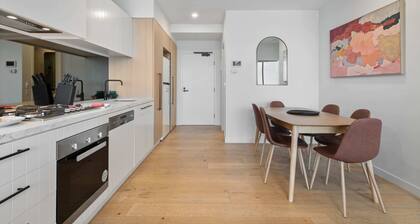 Contemporary 2-bed Haven With Swimming Pool