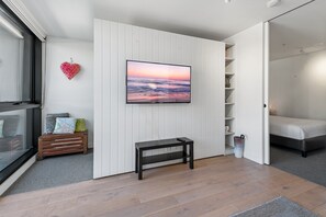 Apartment | 1 bedroom, iron/ironing board