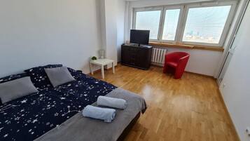 Escritorio y espacio para trabajar con laptop