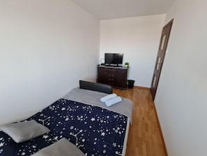 Escritorio y espacio para trabajar con laptop